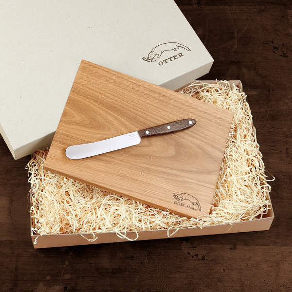 Table knife with cutting board in gift box