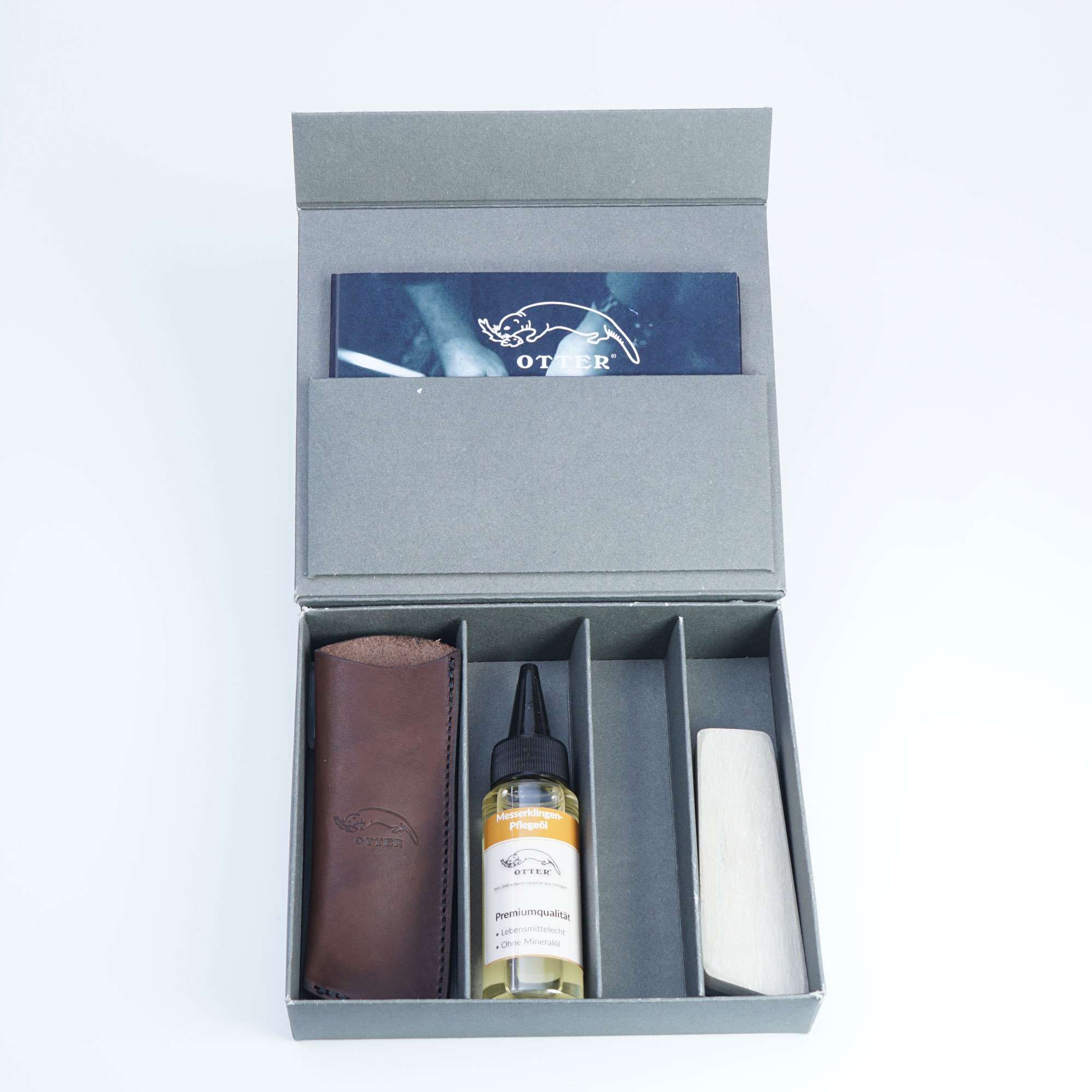 Geschenkbox 3 mit Lederetui 04, Pflegeöl Klinge und Belgischer Brocken 4 Geschenkbox 3 mit Lederetui 04, Pflegeöl Klinge und Belgischer Brocken 4